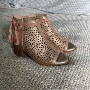 Size 11 girls Small heal sandal